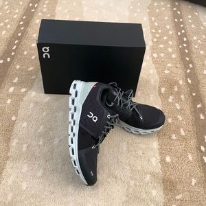 On Running Cloudstratus Men’s size 9 running shoes brand new in box never worn